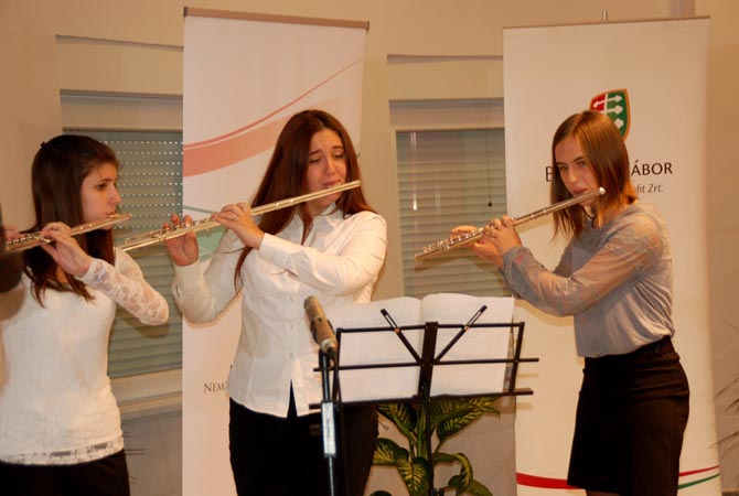 Ösztöndíj szerződések aláírása az Európa Kollégiumban 2015. október 9. képek